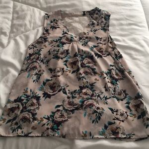 Crescent sleeveless blouse with lace